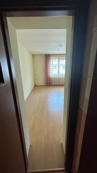Apartament cu 3 camere decomandat în Olteniței