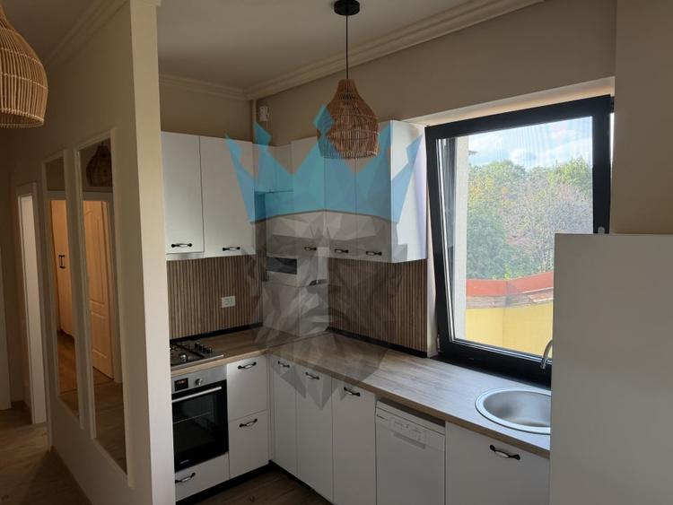 Apartament cu 2 camere semidecomandat, mobilat în P-ța Alba Iulia