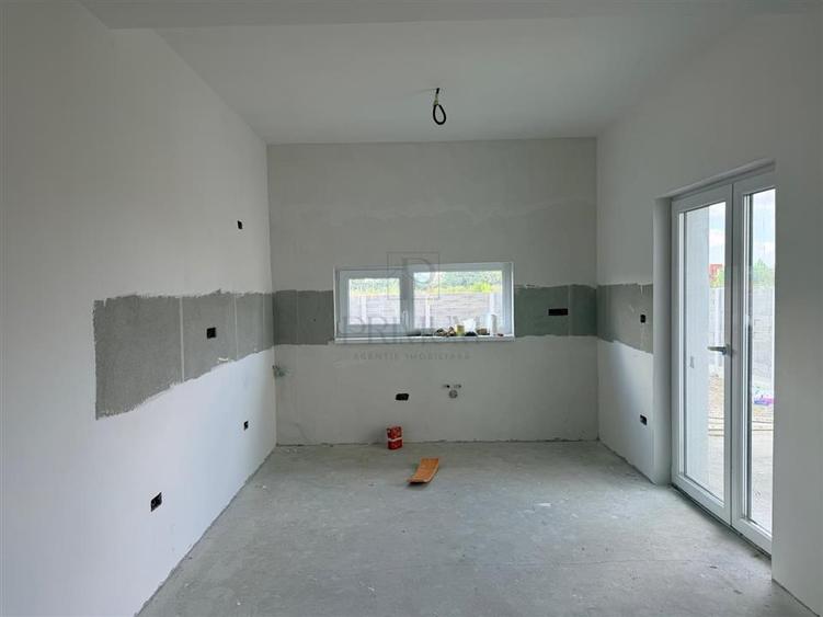 Duplex cu 4 camere cu Canalizare în Moșnița Nouă