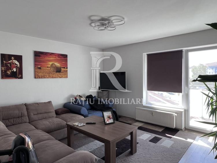 Apartament cu 2 camere semidecomandat, mobilat în Nufărul
