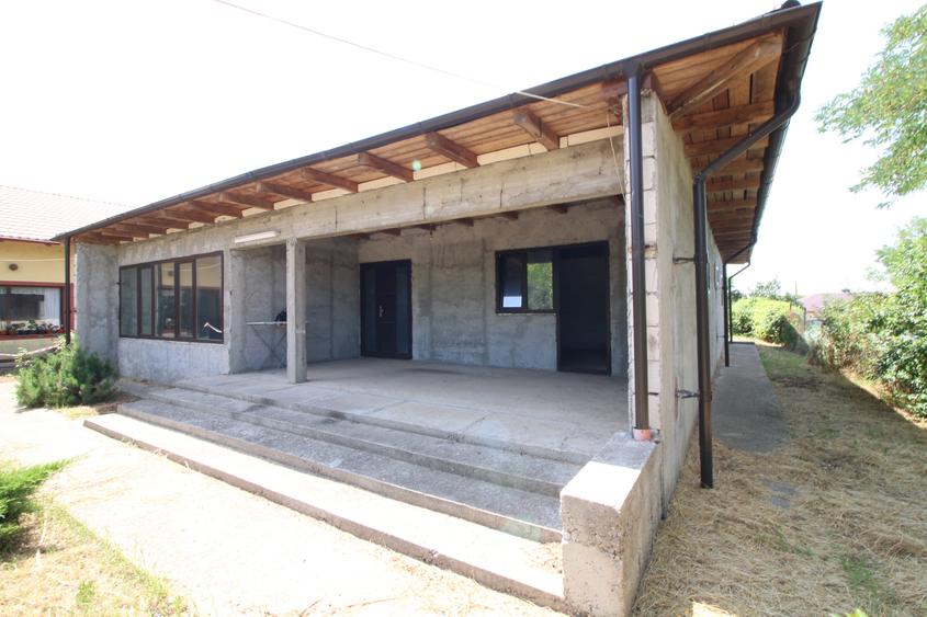 Casă individuală cu 4 camere cu Canalizare în Odaia Manolache
