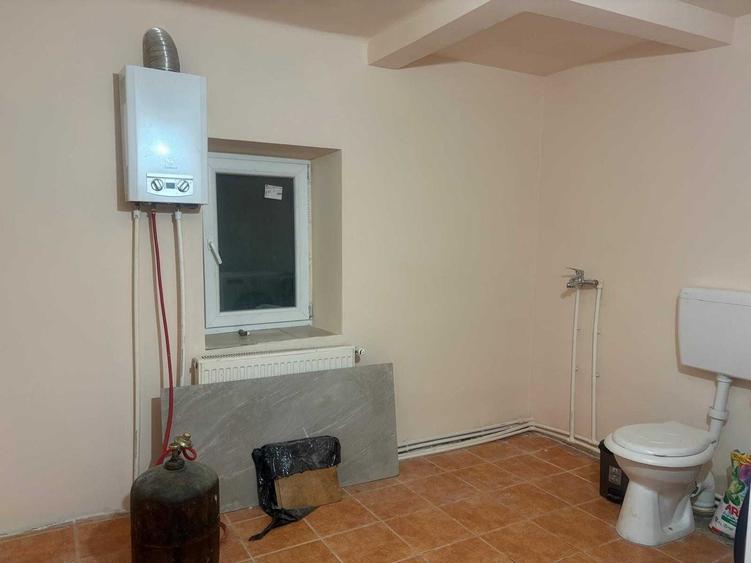 Casă cu 4 camere cu Teren 2050 Mp în Central