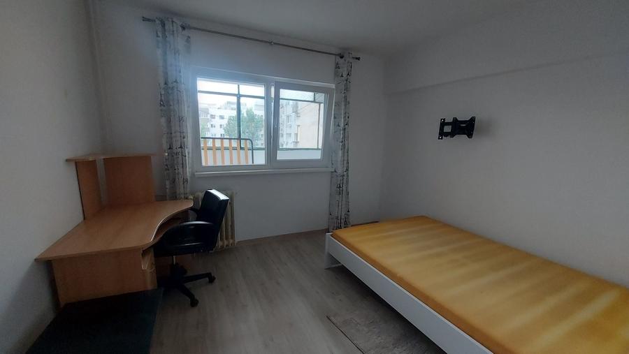 Apartament cu 3 camere semidecomandat în Lujerului
