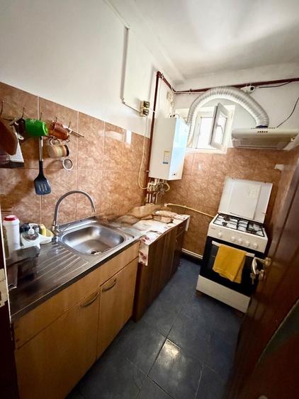 Apartament 2 camere ,mobilat si uitlat ,centrala proprie .Soseaua Bucuresti (Alexandria). -38.900 ,usor negociabil . - 1