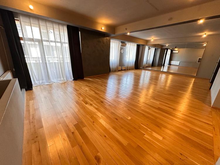 Apartament cu 4 camere semidecomandat în Dacia