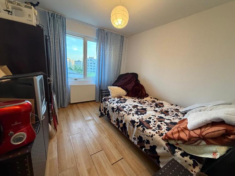 Apartament cu 3 camere semidecomandat în Dristor