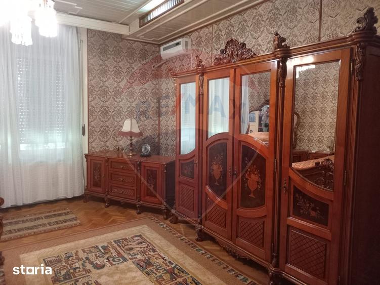 Casă cu 6 camere cu Teren 436 Mp în Romanilor