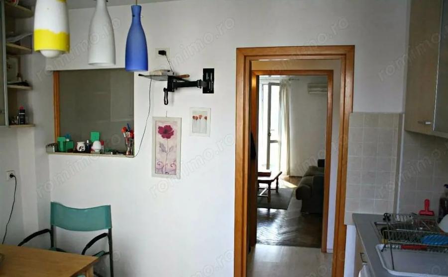 Apartament cu 4 camere decomandat în Titan