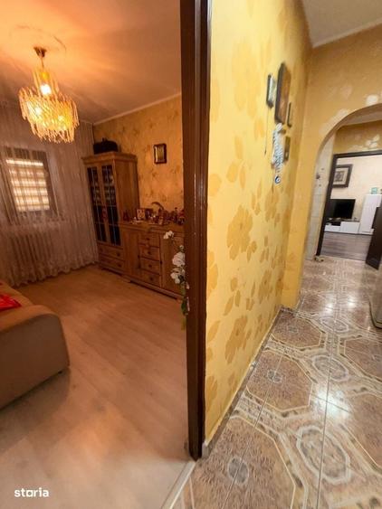Apartament cu 4 camere semidecomandat în Crângași