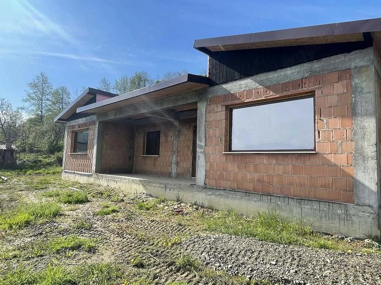 Casă cu Teren 3600 Mp în Vlădești