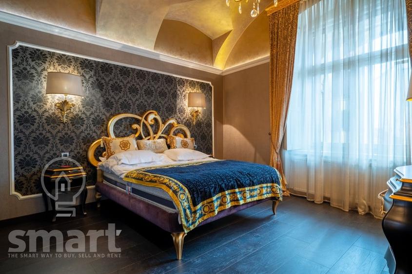 Apartament cu 3 camere semidecomandat, mobilat în Central