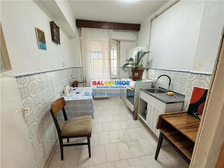 Apartament cu 3 camere decomandat, mobilat în Ultracentral