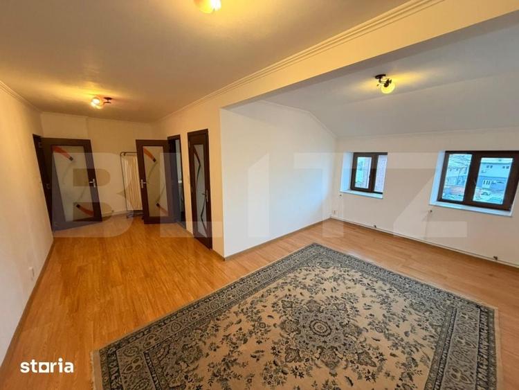 Apartament cu 3 camere, mobilat în Calea București