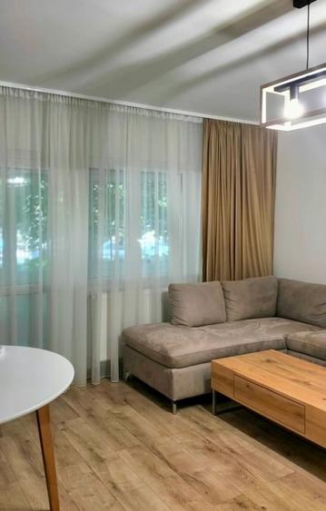 Apartament cu 2 camere semidecomandat, mobilat în Rovine