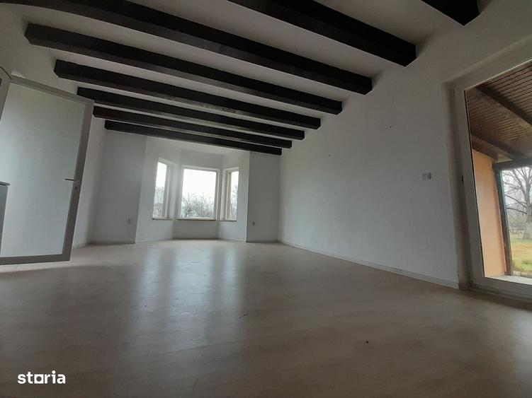 Casă cu 3 camere în Domnești