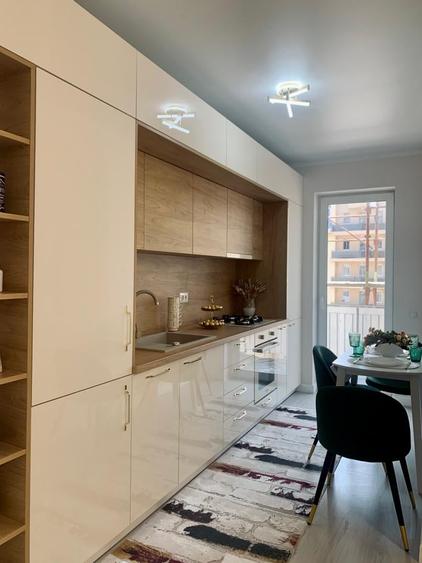 Apartament cu 3 camere semidecomandat în Berceni