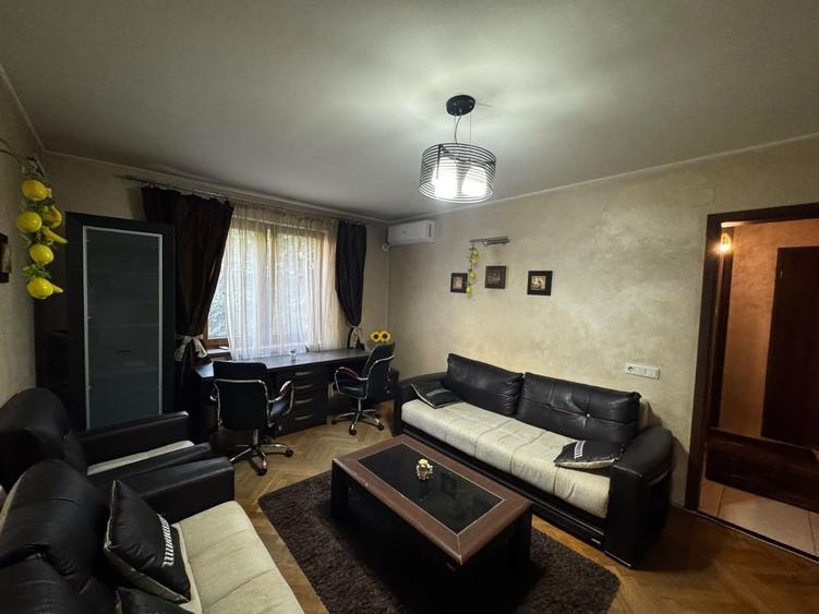 Apartament cu 3 camere semidecomandat, mobilat în Dacia