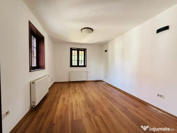 Casă cu 5 camere cu Teren 720 Mp în Sânmihaiu Român