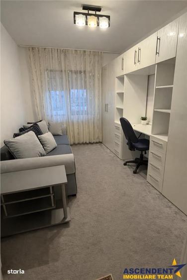 Apartament cu 3 camere decomandat, mobilat în Central