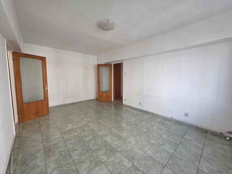 Apartament cu 3 camere semidecomandat în Chișinau