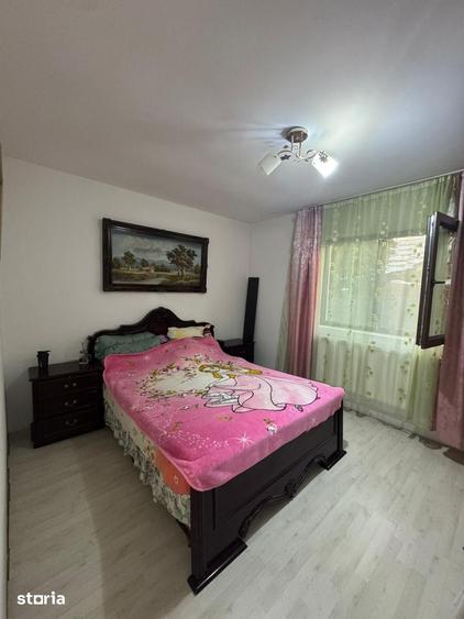 Casă cu 8 camere cu Teren 300 Mp în Ciurea