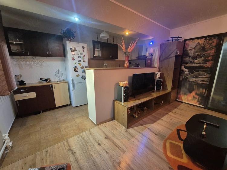 Apartament cu 3 camere decomandat în Troianu