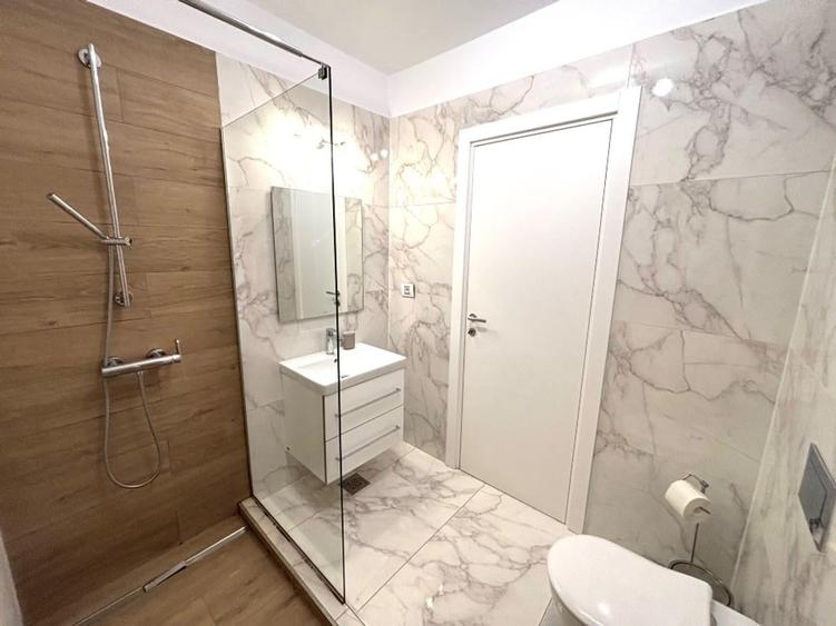 Apartament cu 3 camere decomandat în Aviației