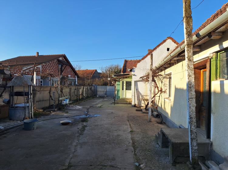 Casă cu 3 camere cu Canalizare în Săcădat