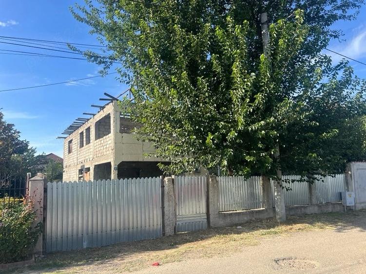 Casă cu Teren 468 Mp în Mărăcineni
