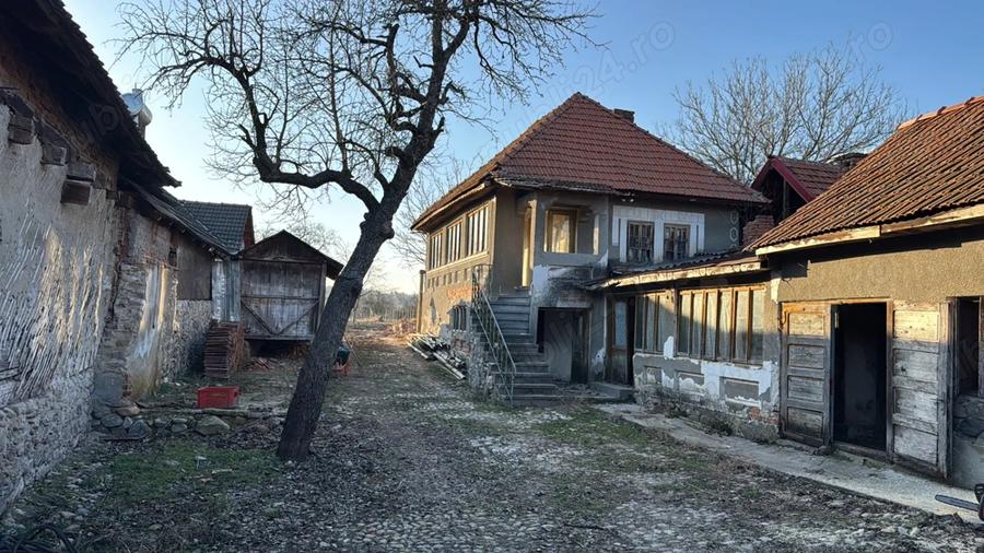 Casă cu Teren 1000 Mp în Central
