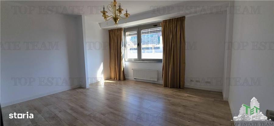 Apartament cu 4 camere decomandat, mobilat în Polonă