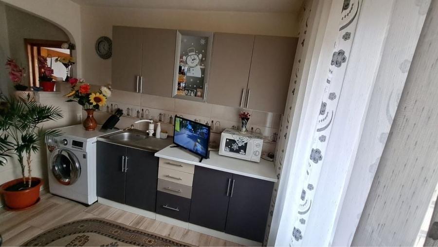 Apartament cu 3 camere decomandat în Crihala