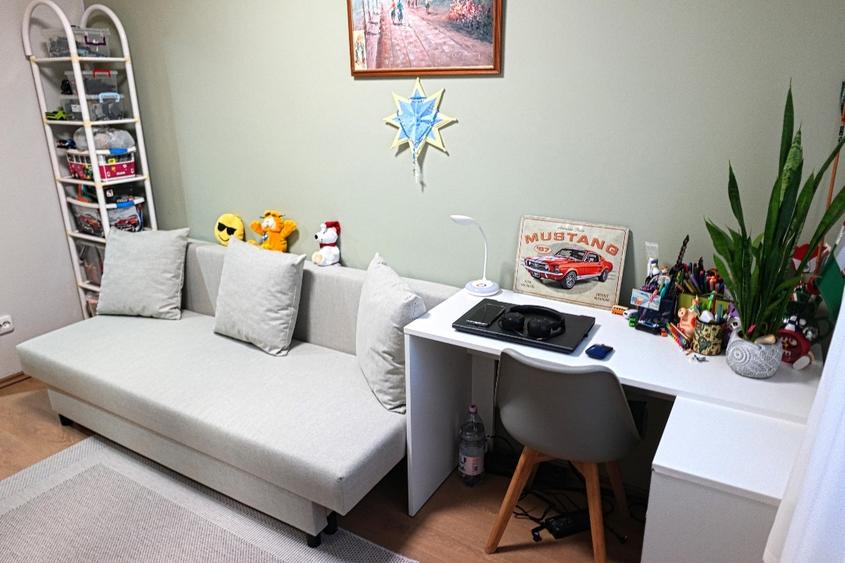 Apartament cu 5 camere decomandat, mobilat în Aurel Vlaicu
