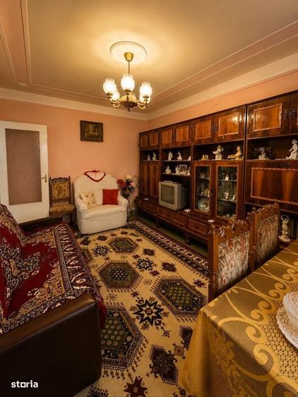 Apartament cu 3 camere decomandat în Central
