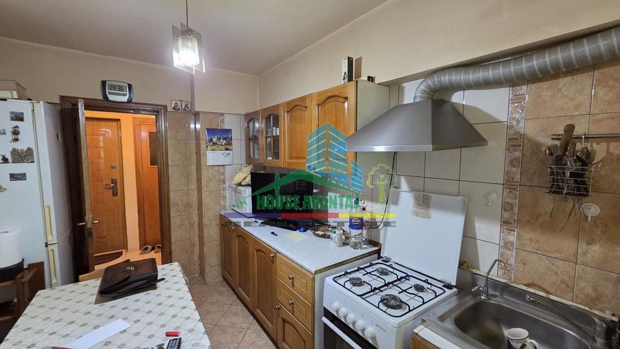 Apartament cu 3 camere decomandat, mobilat în Obor
