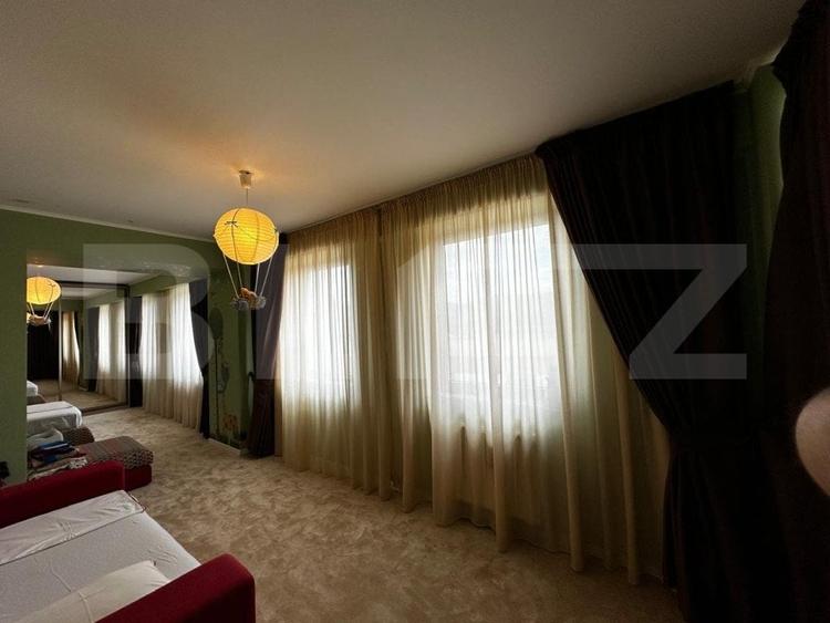 Penthouse cu 7 camere decomandat, mobilat în Drumul Poienii