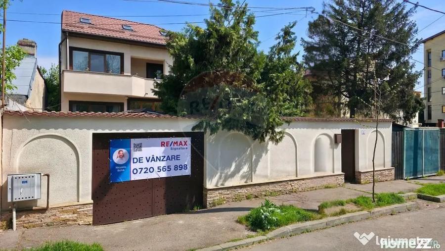 Casă cu 7 camere cu Teren 350 Mp în Lacul Morii