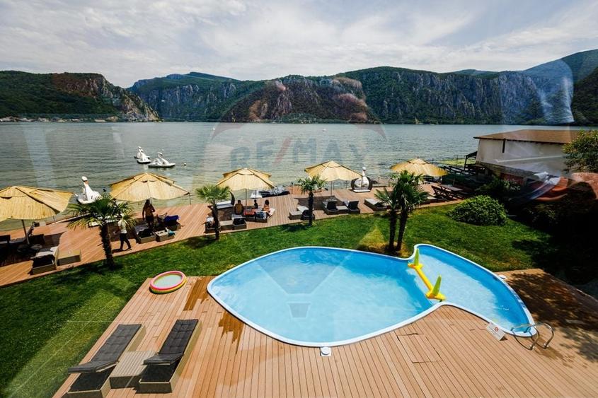 Hotel/Pensiune, de 1,987.1999511719 mp, în Dubova