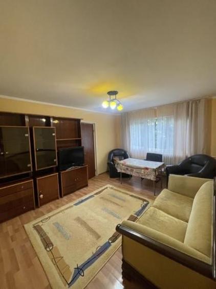 Apartament cu 3 camere semidecomandat în Tomis Nord