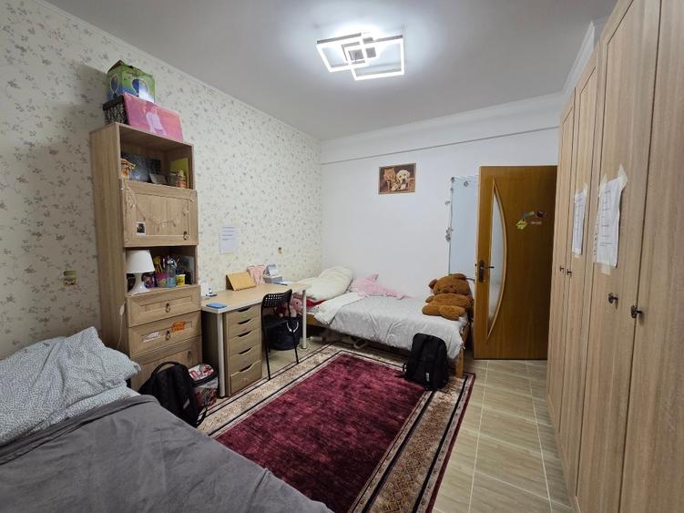 Apartament cu 3 camere decomandat în Energia