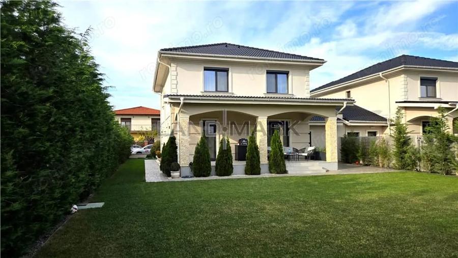 Casă cu Teren 640 Mp în Central