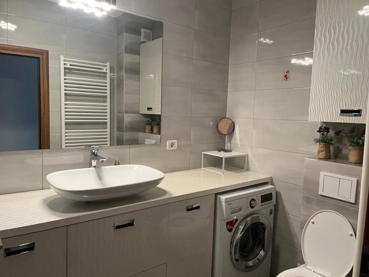 Apartament cu 3 camere decomandat, mobilat în Tei