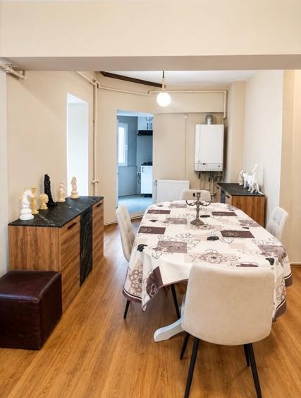 Apartament cu 3 camere decomandat, mobilat în Capitol