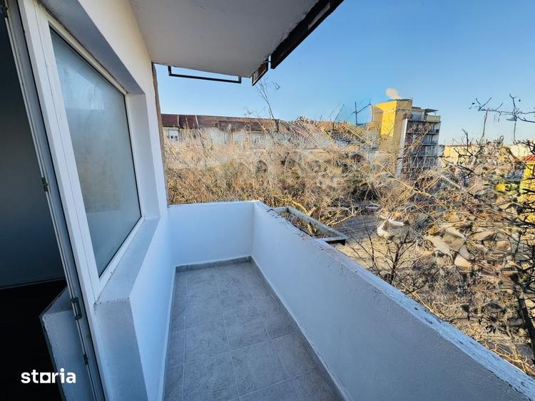 Apartament cu 3 camere decomandat în Ciupercenii Noi