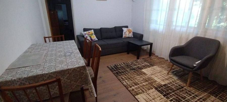 Apartament cu 3 camere semidecomandat în Berceni