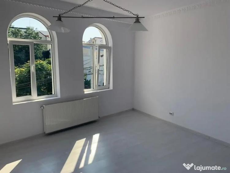 Casă cu 9 camere cu Teren 212 Mp în Dacia