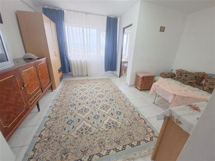 Garsonieră decomandată în 9 Mai