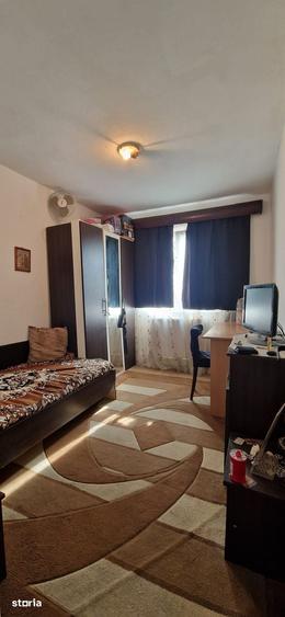 Apartament cu 3 camere semidecomandat în ICIL