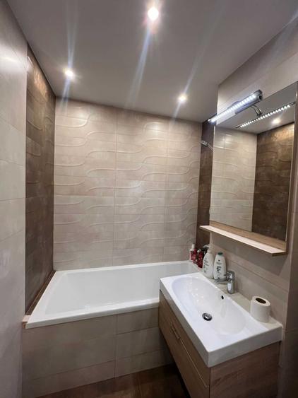 Apartament cu 3 camere semidecomandat în Exterior Vest