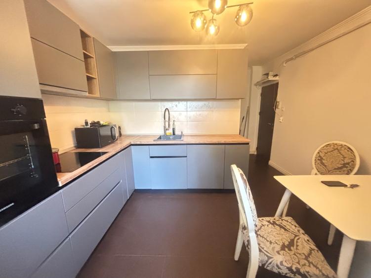 Apartament cu 3 camere semidecomandat, mobilat în Circumvalațiunii